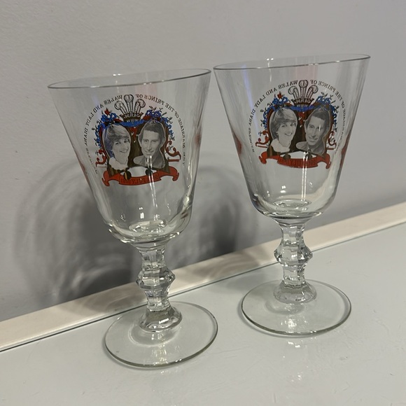 Vintage Collector Fancy Princess Diana Royal Wine Glasses Set - Picture 4 of 8